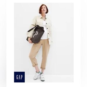 NWT GAP Women’s Maternity pants SIZE LARGE